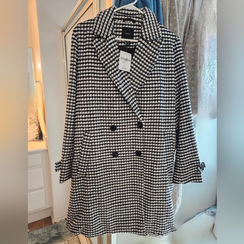 NWT black and white hounds tooth long pea coat